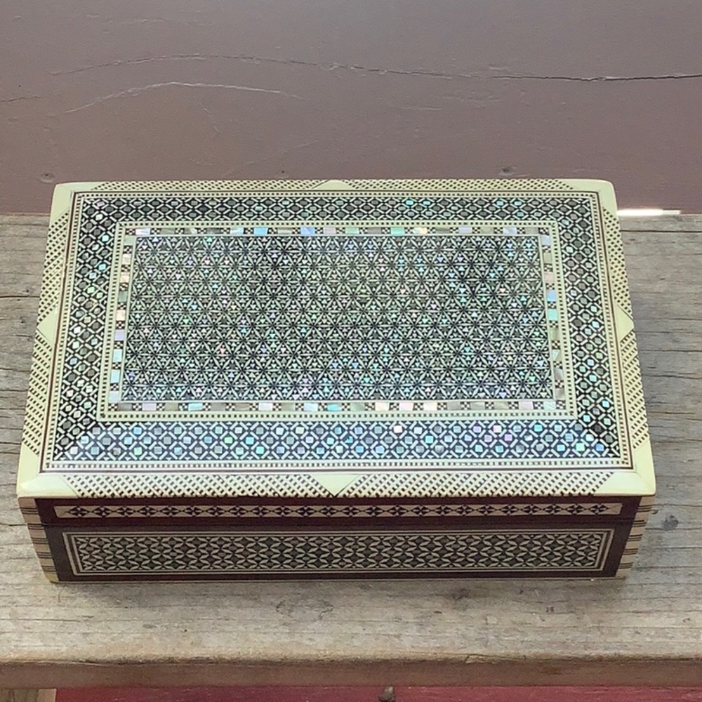 Egyptian Mother of Pearl Inlay Box - Picture 1 of 9